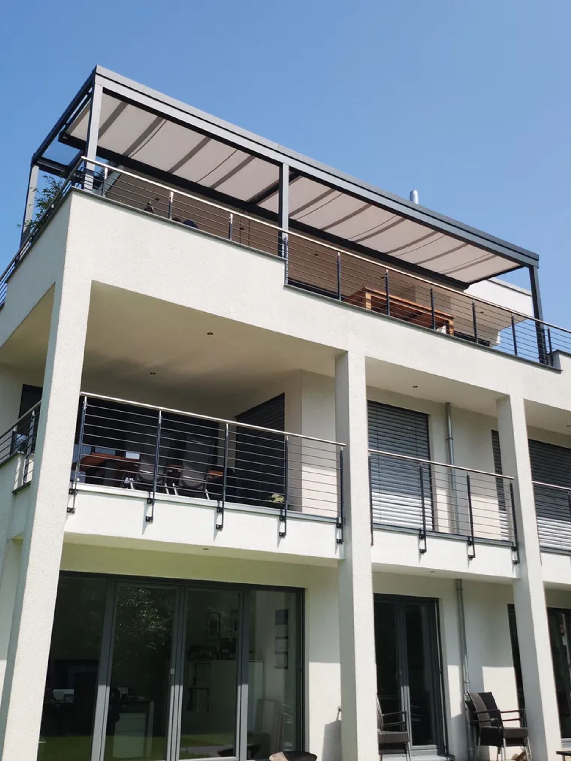 Aluminium-Terrassenüberdachung auf der Dachterrasse